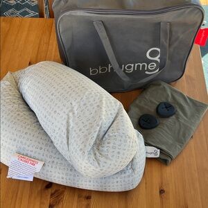 bbhugme pregnancy pillow with dusty olive cover and grey bag